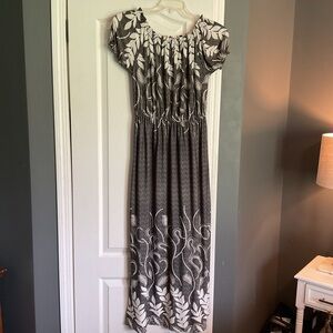 Elegant Black and White Silk Blend Maxi Dress Women Sz M Boho Stretch Casual